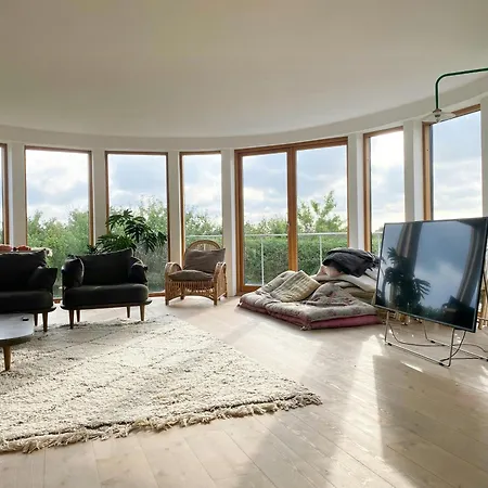 Historic Tivoli House With Sea View In Vejby